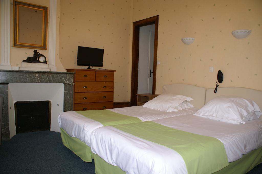 Hotel Celeste Bagnères-de-Luchon Pokój zdjęcie
