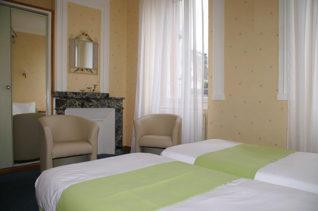 Hotel Celeste Bagnères-de-Luchon Pokój zdjęcie