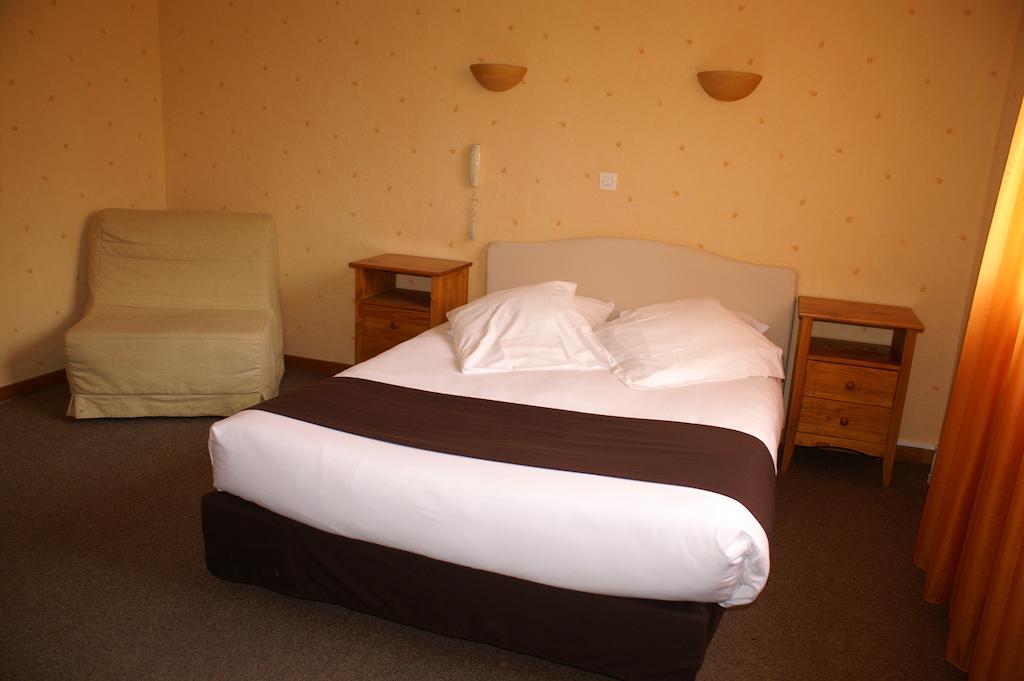 Hotel Celeste Bagnères-de-Luchon Pokój zdjęcie
