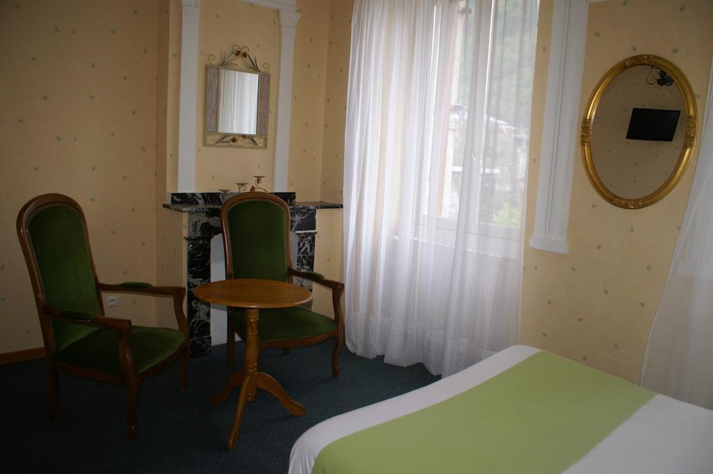 Hotel Celeste Bagnères-de-Luchon Pokój zdjęcie