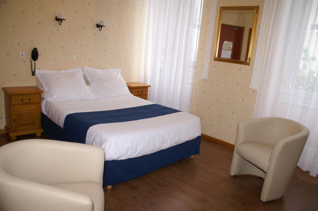 Hotel Celeste Bagnères-de-Luchon Pokój zdjęcie