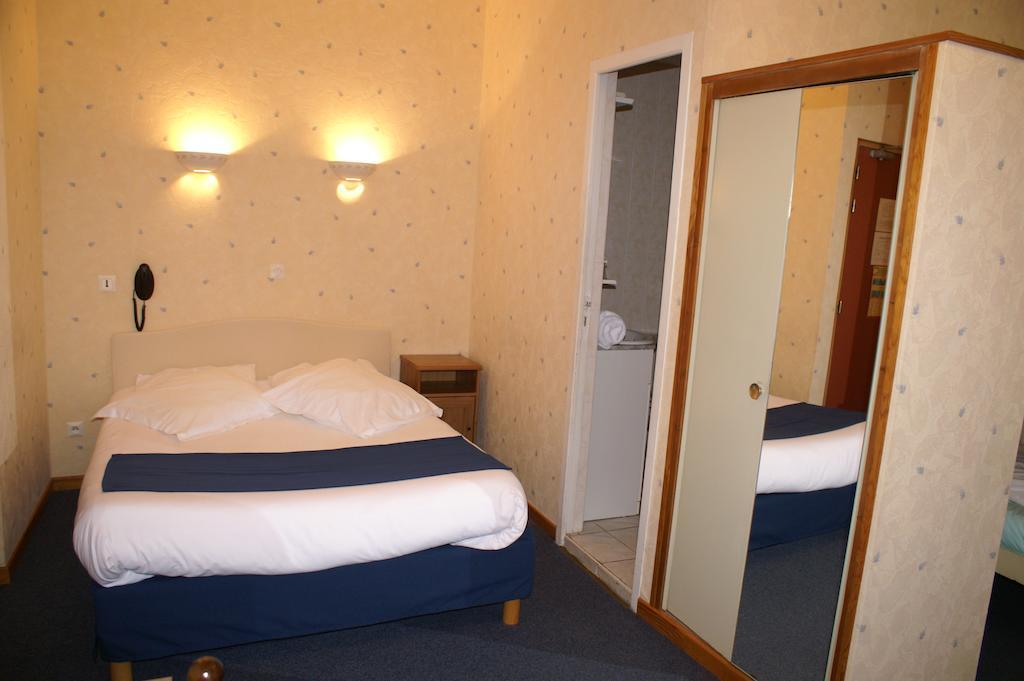 Hotel Celeste Bagnères-de-Luchon Pokój zdjęcie