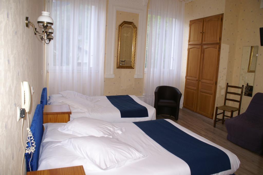 Hotel Celeste Bagnères-de-Luchon Pokój zdjęcie