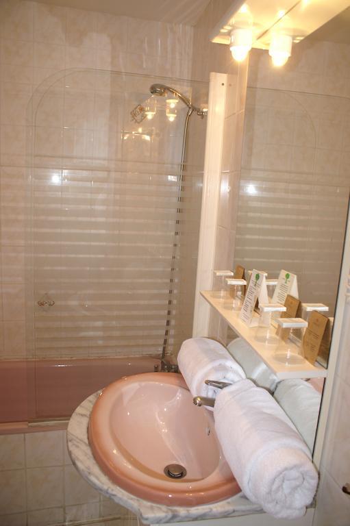 Hotel Celeste Bagnères-de-Luchon Pokój zdjęcie